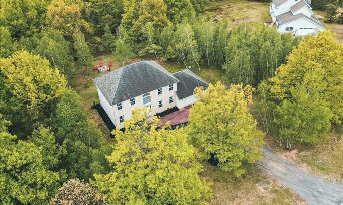 Tunkhannock Township House | Chalet in Pocono for Family Reunions & Parties (109)