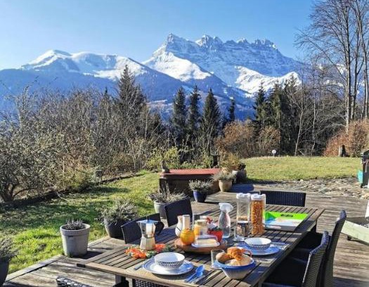 Troistorrents Bed & Breakfast | Chalet Ingas