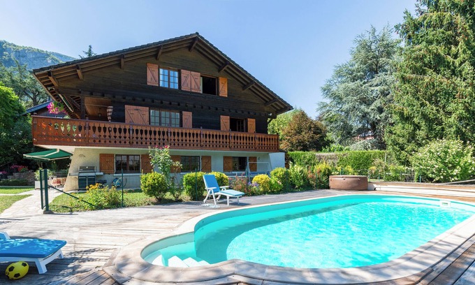 Chaparon Ski Chalet | Chalet "La Boissellerie" with Lake View, Private Pool & Wi-Fi