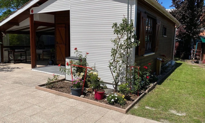 Gujan-Mestras House | Chalet la hume with communal pool.