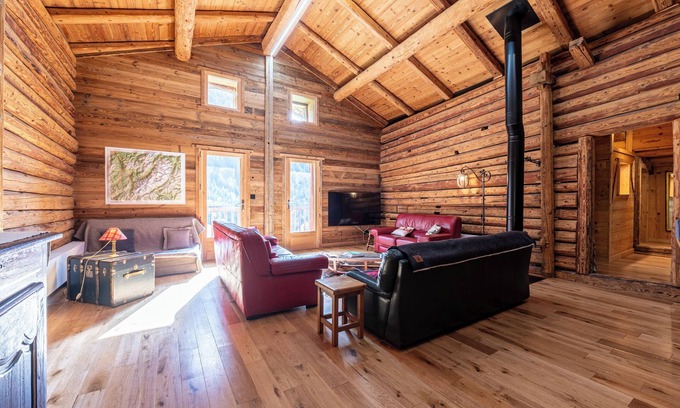 Hauteluce Ski Chalet | Chalet 'La Sorsa' with Mountain View, Private Terrace and Wi-Fi