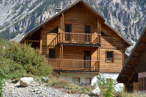 Nevache Ski Chalet | Chalet Le Murè hameau des Chazals Nevache Hautes Alpes