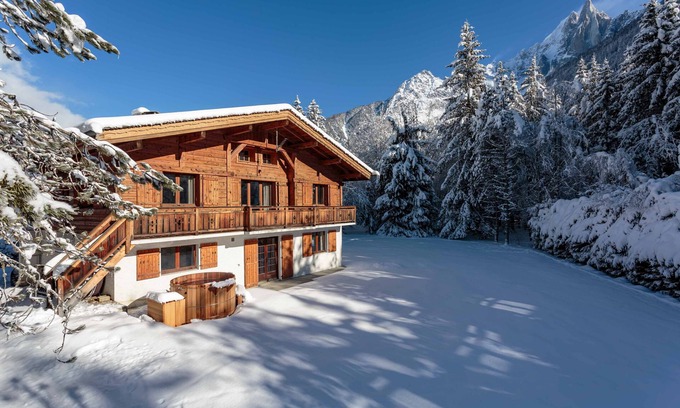 Les Praz-de-Chamonix Ski Chalet | Chalet le Tricouni - sleeps 10 guests in 5 bedrooms with Nordic Bath