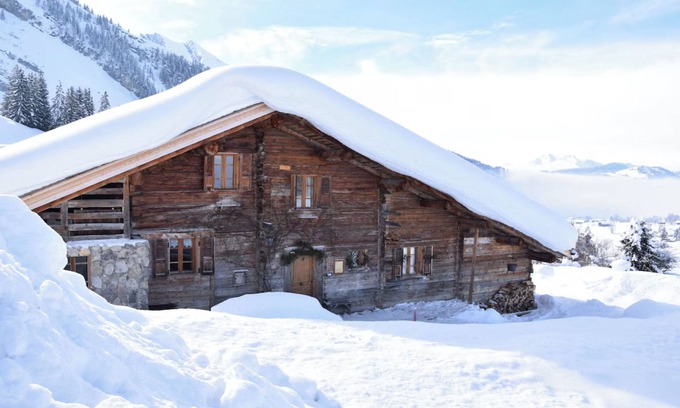 La Clusaz Ski Chalet | Chalet 'Le Vieux Madrier' with Lake View, Private Terrace and Wi-Fi