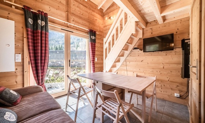 Abondance Ski Chalet | Chalet 'Léonie' with Mountain View, Shared Terrace and Wi-Fi