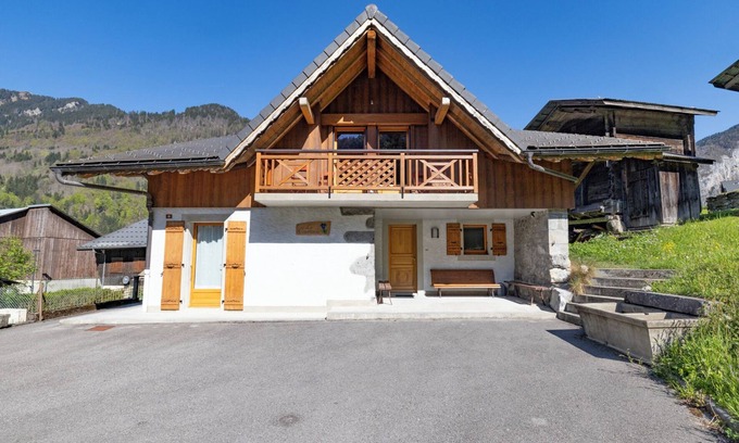 Sixt-Fer-a-Cheval Ski Chalet | Chalet 'Les Laouchets - 8 Pers' with Mountain View, Balcony and Wi-Fi