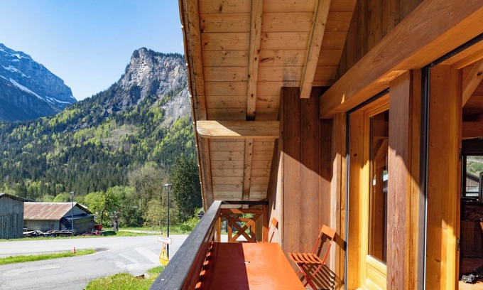 Sixt-Fer-a-Cheval Ski Chalet | Chalet 'Les Salamanes - 6-7 Pers' with Mountain View, Balcony and Wi-Fi