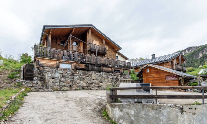 Notre-Dame-du-Pre Ski Chalet | Chalet 'Les Skieurs' with Mountain View, Private Terrace and Wi-Fi