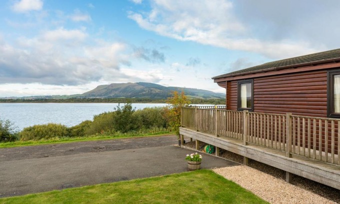 Kinross Ski Chalet | Chalet Loch Side Lodge 8 by Interhome