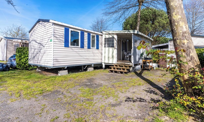 Gastes RV Rental | Chalet 'Mobilehome Véronique ' with Private Terrace, Wi-Fi and Air Conditioning