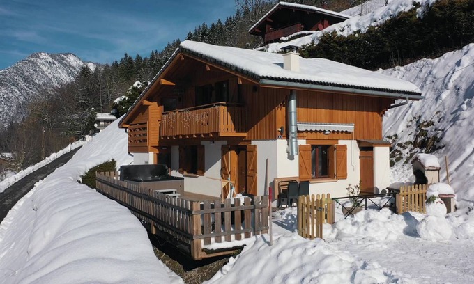Thones Ski Chalet | Chalet near Lake Annecy beach wifi jacuzzi private parking pets welcome