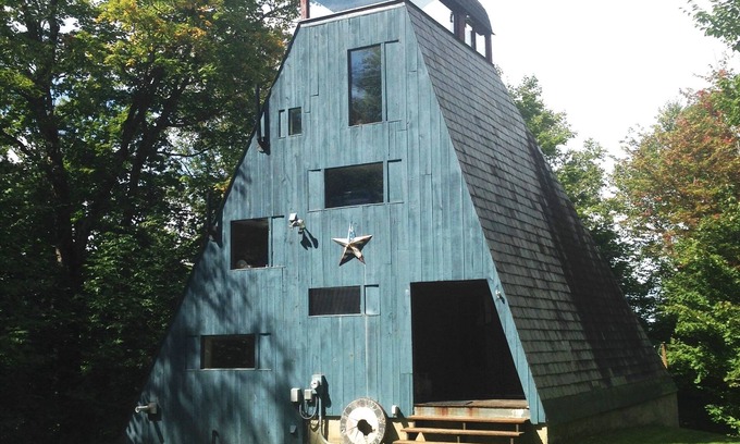 Warren Ski Chalet | Chalet near Sugarbush/Mad River/CC Sking/Blueberry Lake/Bike Trail - Year Round