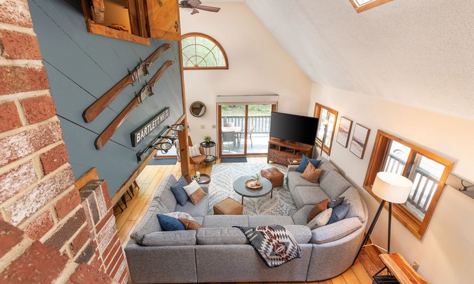 Intervale House | Chalet Nestled in the Woods with Private Hot Tub & Close to Everything