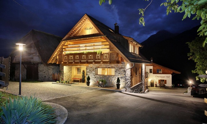 Schenna Ski Chalet | Chalet Obereggerhof. For demanding large families on the outskirts of Schenna.