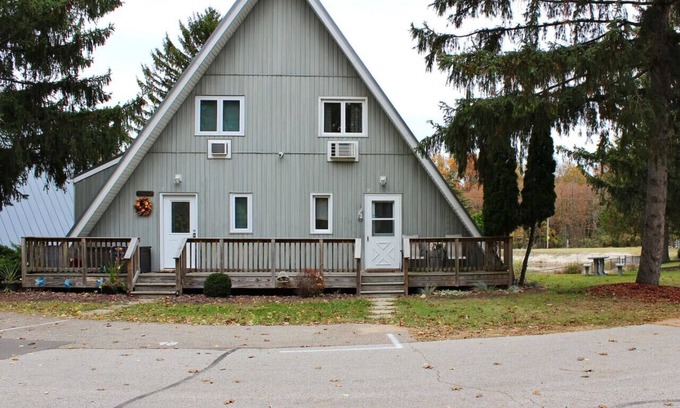 Stevensville House | Chalet on the Lake 98 w/Beach Access, Pools, Sport Courts, Fishing Pond & more!