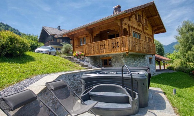Morillon Ski Chalet | Chalet paisible à Morillon avec jacuzzi et proche des pistes skiables - FR-1-642-66