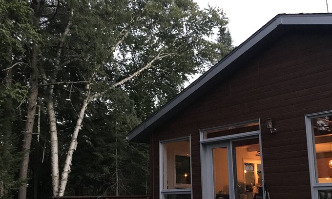 Mont-Laurier House | Chalet Paisible et Familial au Bord du Magnifique Lac-des-îles