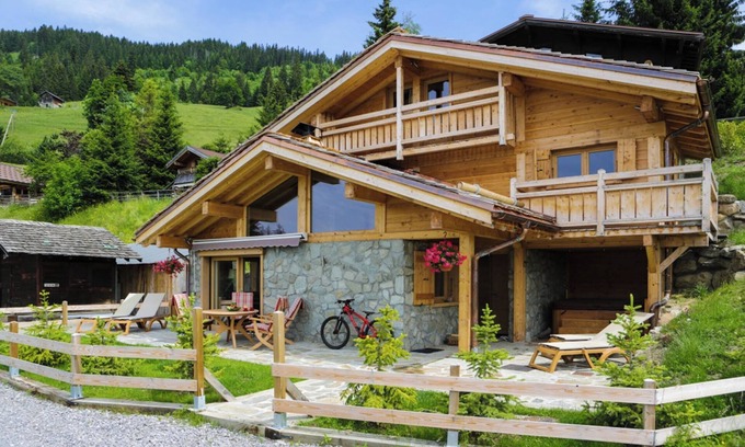 Manigod Ski Chalet | Chalet 'Pesse' with Mountain View, Shared Pool and Wi-Fi