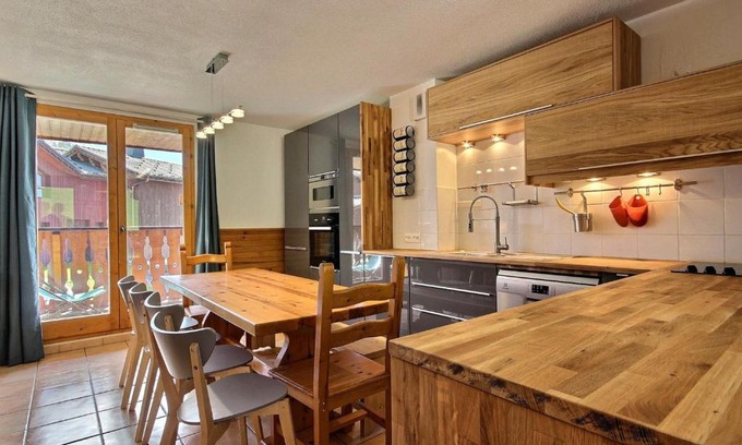Plagne Soleil Ski Chalet | Chalet spacieux sur les pistes avec cheminée et WiFi - FR-1-455-242