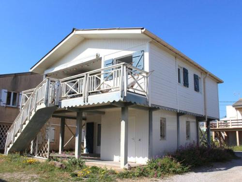 Gruissan Plage Ski Chalet | Chalet spacieux à 200m de la plage avec terrasse et parking – 8 couchages - FR-1-784-21