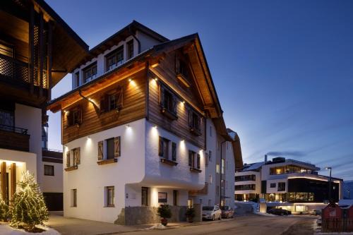 Valdaora di Sopra Ski Chalet | Chalet Tyrolian Apartments - by Familiaris