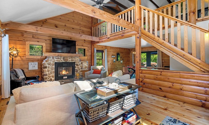 Lake Lure Cabin | Chalet Vie at Lake Lure - sleeps 7, hot tub, dog friendly