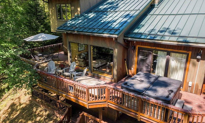 Ellicottville Ski Chalet | Chalet w/Hot Tub & Sauna Near Holiday Valley