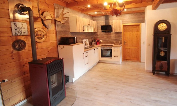 Arnbruck Apartment | Chalet Waldstadl with hut character