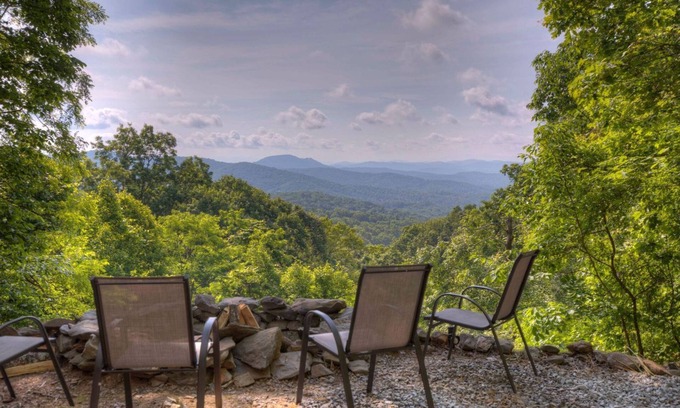 Unaka Cabin | Chalet with heavenly views in the Blue Ridge Mountains!
