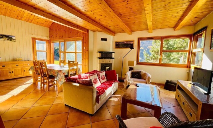 Forville Ski Chalet | Chalet with spacious garden in Briançon