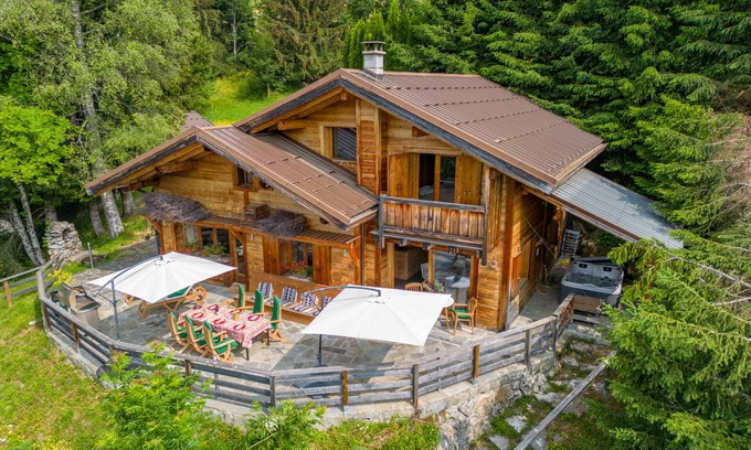 Manigod Ski Chalet | Chalet with whirlpool bath, exceptional panorama and sunshine.