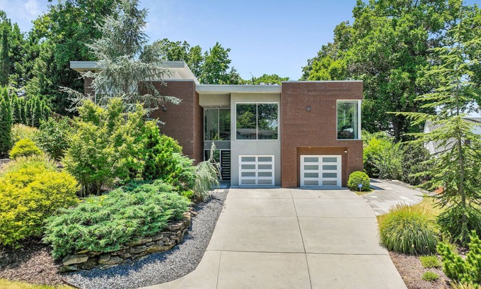 Lavista Park House | Chamblee's Modern Ultra Custom-built home