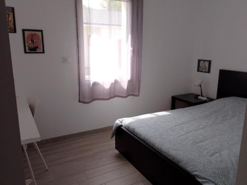 Valdivienne House | Chambre avec salle de bain et WC privés