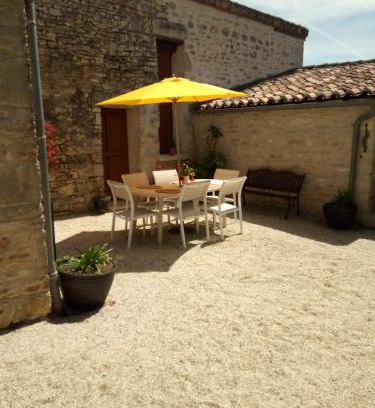 La Rochette House | CHAMBRE A LA CAMPAGNE - CHARENTE
