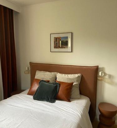 Craponne Bed & Breakfast | Chambre avec salon et salle de bain