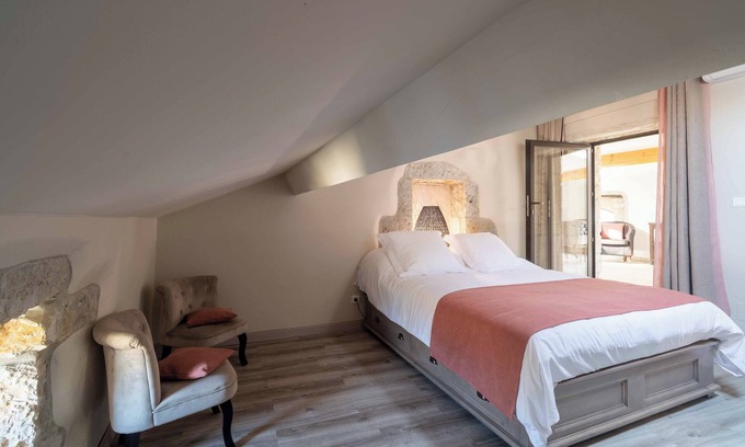 Berrias-et-Casteljau Bed & Breakfast | Chambre D'hôtes La Mansarde - L'antre de Pierres - Ardèche Méridionale