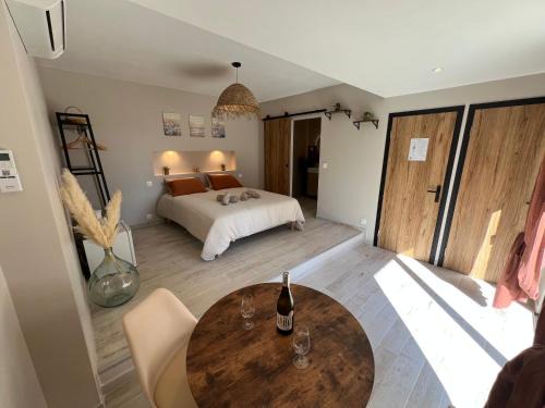 Salvagnac Bed & Breakfast | Chambre d'hôte Mélusine - Spa Illimité - Nature - Les Fées des Chênes