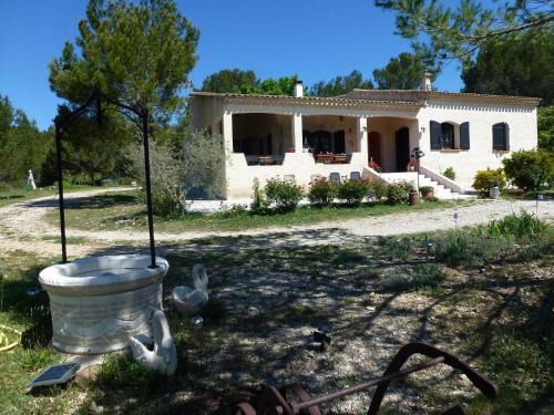 Lambesc Bed & Breakfast | Chambre d'hôtes La Pinede