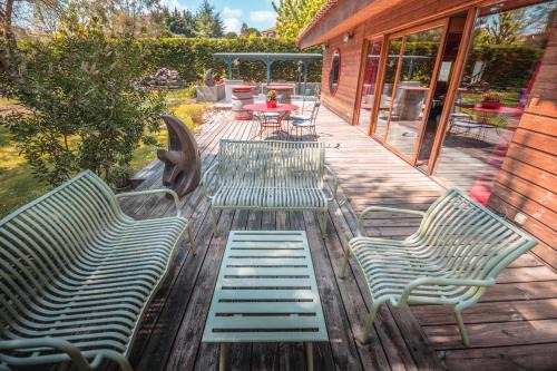 Arzens Bed & Breakfast | Chambre d’Hôtes Neptune Wood