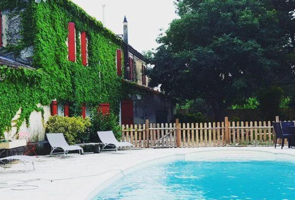 Lagnes Bed & Breakfast | Chambre d'Hotes Manon - Domaine Les Peupliers -
