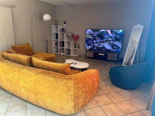 Fleury-les-Aubrais House | Chambre double chez habitant