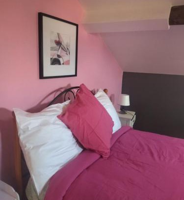 Stains House | Chambre Pinky Elisabeth proche Paris