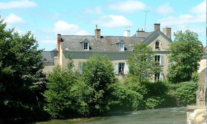 Montfort-le-Gesnois Bed & Breakfast | Chambres d'hôtes Le Pont Romain