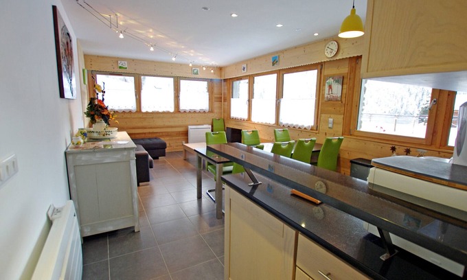 Champagny-en-Vanoise Apartment | Champagny-en-Vanoise: Modern 2-Bedroom Apartment for 6, Close to Village Center and Ski Lift