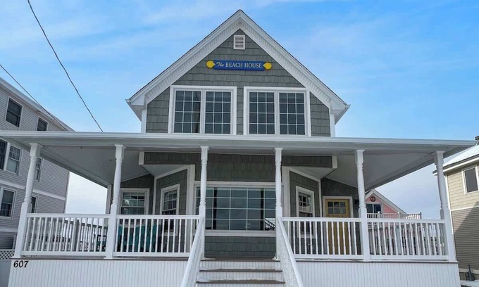 Hampton House | Champaine Beach House - North Beach views in Hampton