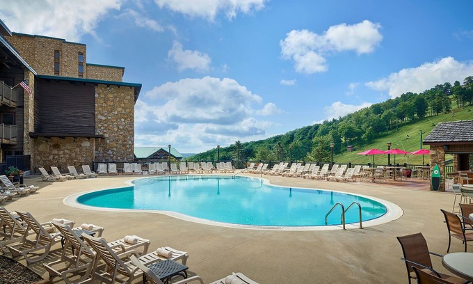 Seven Springs Apartment | Champion Hotel | Slopeside Stay + Pool & Spa