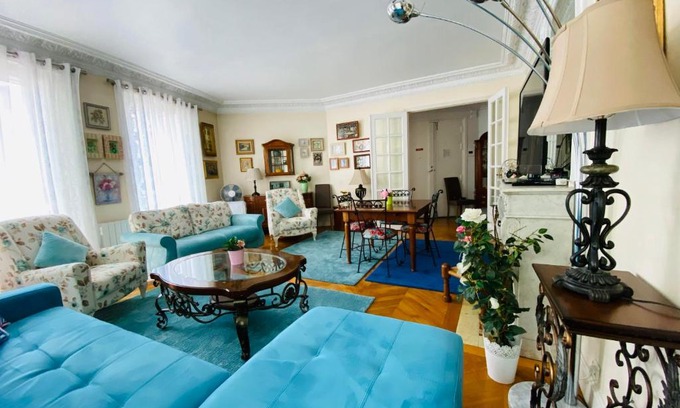 Chaillot Apartment | Champs Elysées