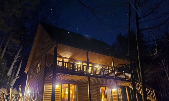 Sturgeon Bay Cabin | Chanticleer Cabins -Oak Cabin