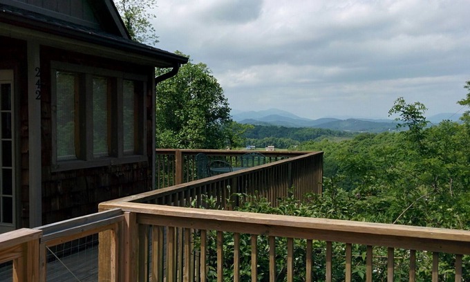 Boone Cabin | Chapel Rest - 2-3 bedrooms, 2 1/2 baths, Stunning mountain view.