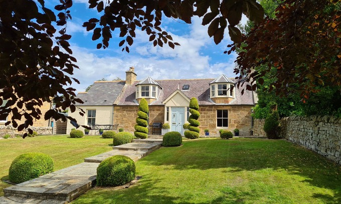 Dornoch Cottage | Character cottage with modern facilities in the centre of Dornoch.
